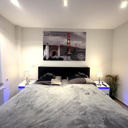 Ferienwohnungen Arp "2D" Mit Terrasse Und Parkplatz Итцехо Экстерьер фото